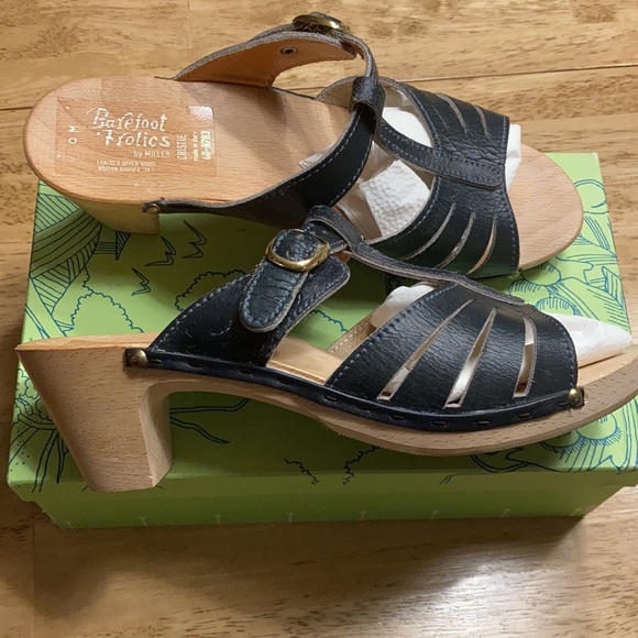 (FREE) Vintage 1960s barefoot frolics by Miller- Christie sandals - Picture 4 of 12